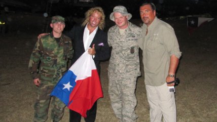 El video-saludo de Leonardo Farkas desde un avión con ayuda para Haití    El video-saludo de Leonardo Farkas desde un avión con ayuda para Haití