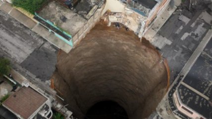 Experto: Aguas descontroladas pudieron provocar hoyo en Guatemala