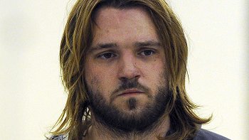   Policía griega detuvo a miembros de grupo que se atribuyó ataque a embajada chilena 