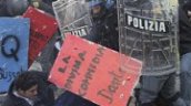 Estudiantes y sindicatos protestaron en 60 ciudades de Italia contra recortes económicos