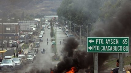 Carabineros en Aysén: Nos atacaron con hachas, bengalas y bombas molotov