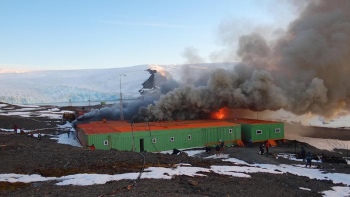   Chile colabora activamente en rescate tras explosión en base antártica brasileña 
