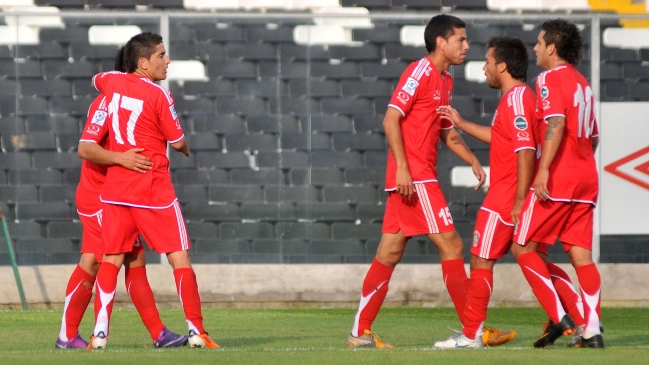 Deportes Copiapó derrotó a Linares y se acercó a Primera B Deportes Copiapó derrotó a Linares y se acercó a Primera B