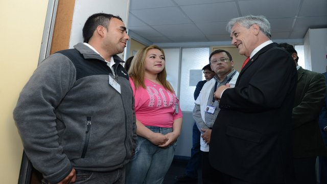Presidente Piñera visitó a padres de siamesas en Valparaíso Presidente Piñera visitó a padres de siamesas en Valparaíso