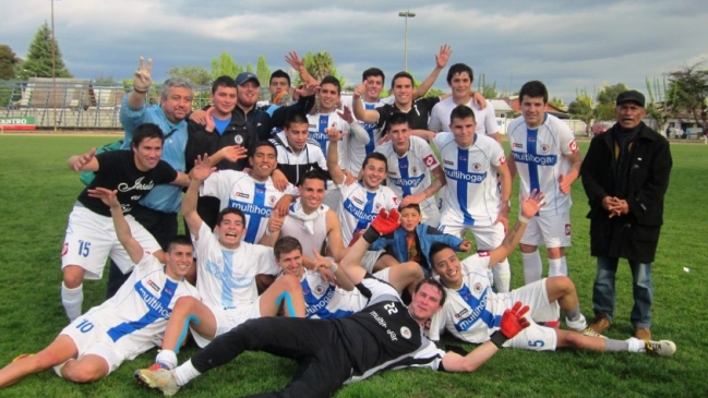 Deportes Santa Cruz se coronó campeón de la Tercera B Deportes Santa Cruz se coronó campeón de la Tercera B