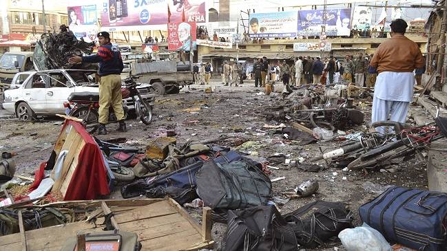 Doble atentado con bombas en Pakistán dejó al menos 81 muertos