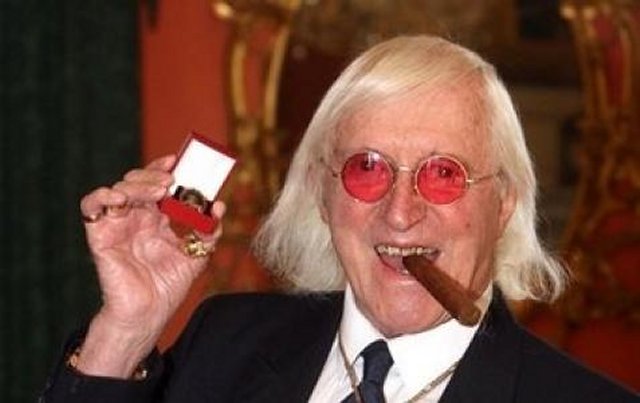 Ex presentador de la BBC abusó de 500 menores de edad Ex presentador de la BBC abusó de 500 menores de edad