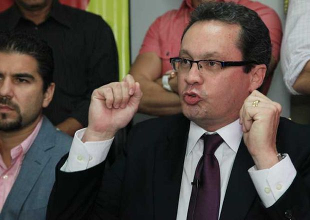 Pastor evangélico prometió prohibir conciertos de rock y películas con mensajes nocivos si logra presidencia de Ecuador Pastor evangélico prometió prohibir conciertos de rock y películas con mensajes nocivos si logra presidencia de Ecuador