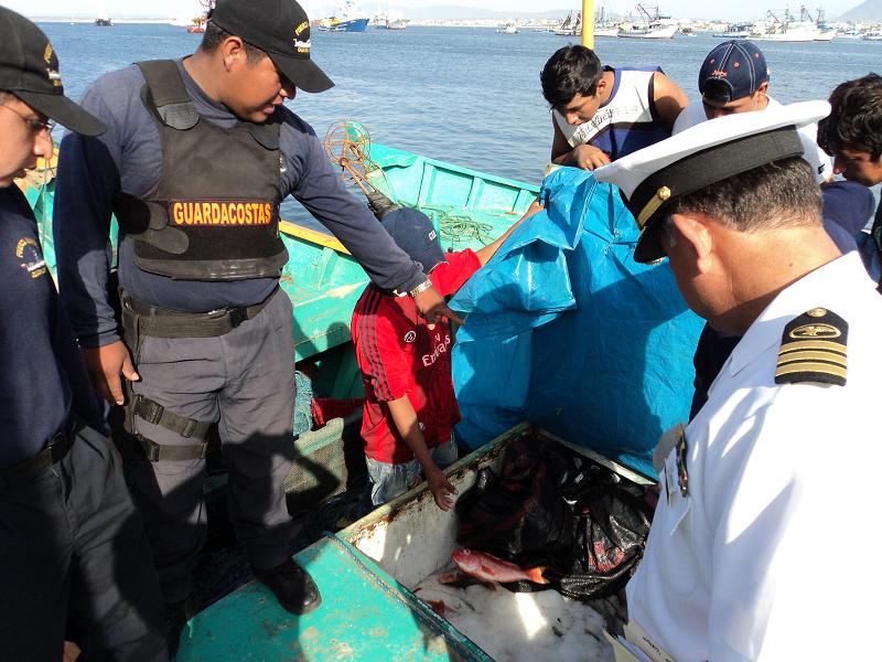Ecuador detuvo a cuatro embarcaciones peruanas por pescar en sus aguas Ecuador detuvo a cuatro embarcaciones peruanas por pescar en sus aguas