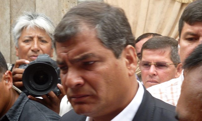 Rafael Correa dijo que ataque no tuvo trasfondo político y reanudó campaña Rafael Correa dijo que ataque no tuvo trasfondo político y reanudó campaña