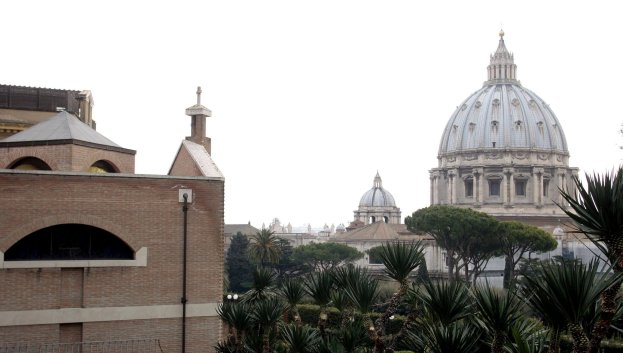 Sacerdotes denunciaron a cardenal británico de Sacerdotes denunciaron a cardenal británico de