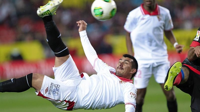Gary Medel terminó expulsado en eliminación de Sevilla ante Atlético de Madrid Gary Medel terminó expulsado en eliminación de Sevilla ante Atlético de Madrid
