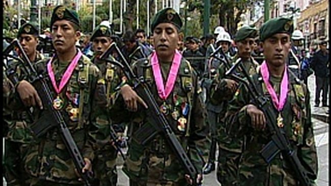 Bolivia condecoró y ascendió a soldados detenidos en Chile Bolivia condecoró y ascendió a soldados detenidos en Chile
