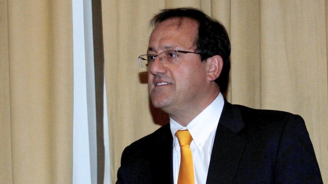 Oposición presentará acusación constitucional contra Beyer Oposición presentará acusación constitucional contra Beyer