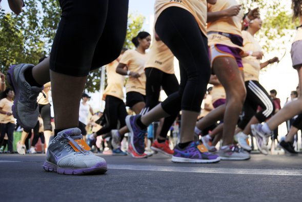 Este domingo se realizó la tercera edición de She Runs Santiago, la corrida de mujeres organizada por Nike y que reunió a 3.000 mujeres. La carrera comprende un circuito de cinco kilómetros y se realizó en el frontis de la municipalidad de Vitacura. Este domingo se realizó la tercera edición de She Runs Santiago, la corrida de mujeres organizada por Nike y que reunió a 3.000 mujeres. La carrera comprende un circuito de cinco kilómetros y se realizó en el frontis de la municipalidad de Vitacura.