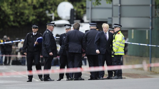 Dos nuevos detenidos por el asesinato del soldado en Londres Dos nuevos detenidos por el asesinato del soldado en Londres