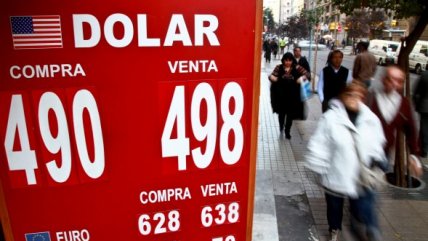   El dólar superó los 490 pesos por primera vez en 10 meses 