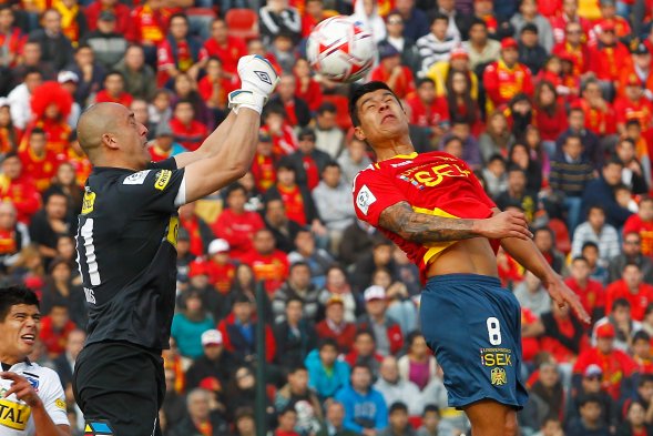 La escuadra de Unión Española venció por 1-0 a Colo Colo en el Estadio Santa Laura y se proclamó por séptima vez como campeón del futbol chileno. La escuadra de Unión Española venció por 1-0 a Colo Colo en el Estadio Santa Laura y se proclamó por séptima vez como campeón del futbol chileno.