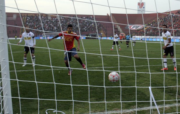 La escuadra de Unión Española venció por 1-0 a Colo Colo en el Estadio Santa Laura y se proclamó por séptima vez como campeón del futbol chileno. La escuadra de Unión Española venció por 1-0 a Colo Colo en el Estadio Santa Laura y se proclamó por séptima vez como campeón del futbol chileno.