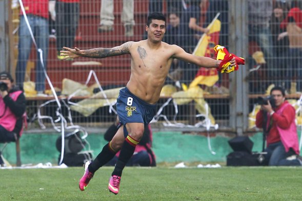 La escuadra de Unión Española venció por 1-0 a Colo Colo en el Estadio Santa Laura y se proclamó por séptima vez como campeón del futbol chileno. La escuadra de Unión Española venció por 1-0 a Colo Colo en el Estadio Santa Laura y se proclamó por séptima vez como campeón del futbol chileno.