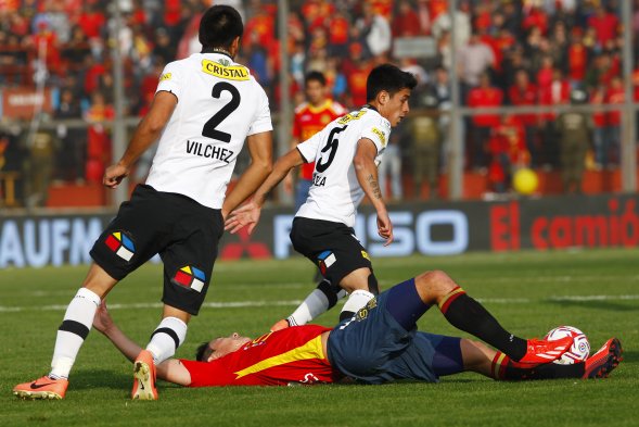 La escuadra de Unión Española venció por 1-0 a Colo Colo en el Estadio Santa Laura y se proclamó por séptima vez como campeón del futbol chileno. La escuadra de Unión Española venció por 1-0 a Colo Colo en el Estadio Santa Laura y se proclamó por séptima vez como campeón del futbol chileno.