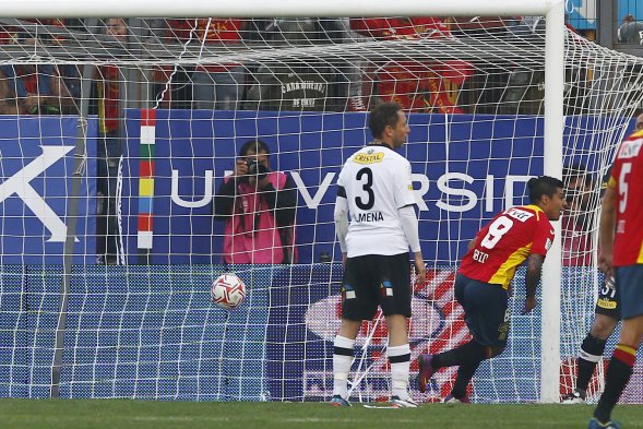 La escuadra de Unión Española venció por 1-0 a Colo Colo en el Estadio Santa Laura y se proclamó por séptima vez como campeón del futbol chileno. La escuadra de Unión Española venció por 1-0 a Colo Colo en el Estadio Santa Laura y se proclamó por séptima vez como campeón del futbol chileno.