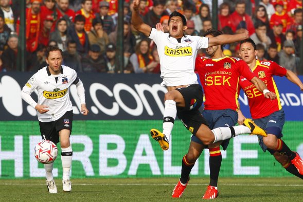 La escuadra de Unión Española venció por 1-0 a Colo Colo en el Estadio Santa Laura y se proclamó por séptima vez como campeón del futbol chileno. La escuadra de Unión Española venció por 1-0 a Colo Colo en el Estadio Santa Laura y se proclamó por séptima vez como campeón del futbol chileno.