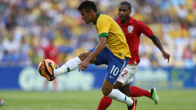 Brasil e Inglaterra se miden en la reinaguración del Estadio Maracaná Brasil e Inglaterra se miden en la reinaguración del Estadio Maracaná
