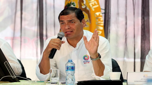 Correa emplazó a Univisión probar información sobre salvoconducto a Snowden Correa emplazó a Univisión probar información sobre salvoconducto a Snowden