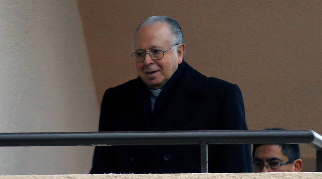 Juez acogió petición para suspender interrogatorio a Karadima Juez acogió petición para suspender interrogatorio a Karadima