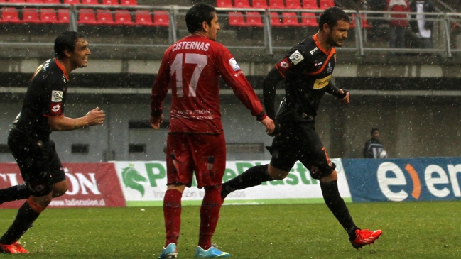 Ñublense y Cobreloa igualaron bajo la lluvia en Chillán Ñublense y Cobreloa igualaron bajo la lluvia en Chillán
