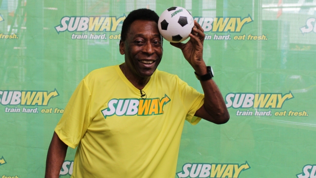 Pelé excluyó a Neymar entre los tres mejores de la historia de Santos Pelé excluyó a Neymar entre los tres mejores de la historia de Santos