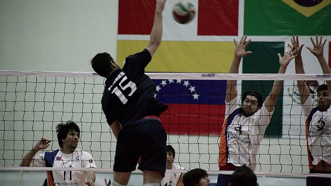 Thomas Morus batió a Doñihue y mantuvo su invicto en la liga nacional de voleibol Thomas Morus batió a Doñihue y mantuvo su invicto en la liga nacional de voleibol