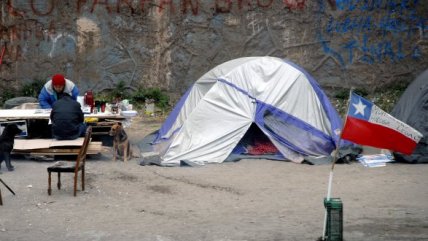   Trabajadores de Montserrat acampan en ribera del Mapocho 