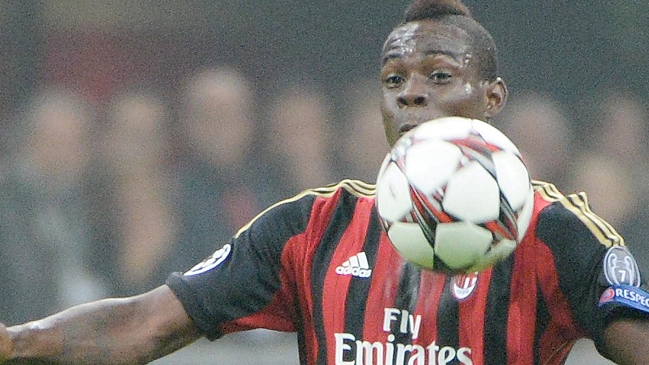 Mario Balotelli salvó ileso tras protagonizar un accidente vehicular Mario Balotelli salvó ileso tras protagonizar un accidente vehicular