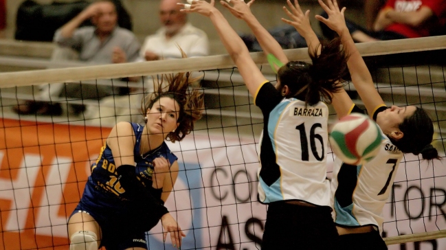 Linares y Boston College alcanzaron la gloria en el Súper 4 de voleibol Linares y Boston College alcanzaron la gloria en el Súper 4 de voleibol