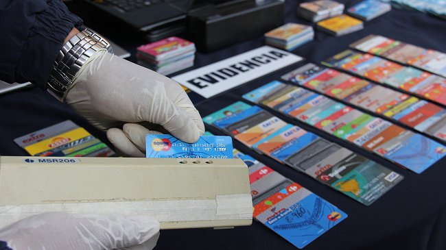 Clonación de tarjetas: Contraloría desautorizó al Sernac Clonación de tarjetas: Contraloría desautorizó al Sernac
