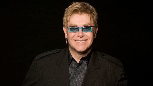 Elton John pide a Rusia no discriminar a los homosexuales Elton John pide a Rusia no discriminar a los homosexuales