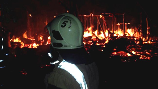 Incendio destruyó casa patronal en La Araucanía Incendio destruyó casa patronal en La Araucanía