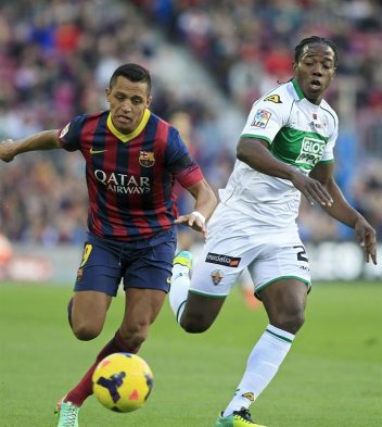 El cuadro culé venció 4-0 al equipo valenciano, con Alexis Sánchez como la gran figura de su escuadra. El chileno marcó tres de los cuatro goles del líder de la liga española. El cuadro culé venció 4-0 al equipo valenciano, con Alexis Sánchez como la gran figura de su escuadra. El chileno marcó tres de los cuatro goles del líder de la liga española.
