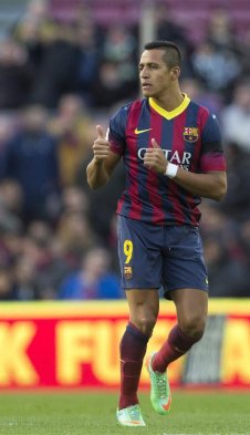 El cuadro culé venció 4-0 al equipo valenciano, con Alexis Sánchez como la gran figura de su escuadra. El chileno marcó tres de los cuatro goles del líder de la liga española. El cuadro culé venció 4-0 al equipo valenciano, con Alexis Sánchez como la gran figura de su escuadra. El chileno marcó tres de los cuatro goles del líder de la liga española.