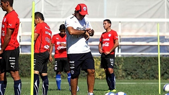 Claudio Vivas dirigió su primera práctica al mando de Chile sub 20 Claudio Vivas dirigió su primera práctica al mando de Chile sub 20
