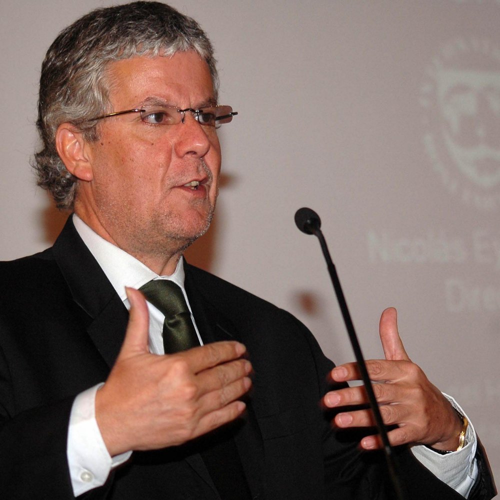 Nicolás Eyzaguirre, ministro de Educación Nicolás Eyzaguirre, ministro de Educación