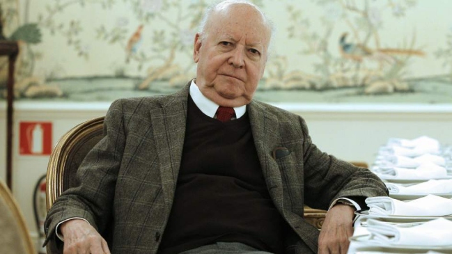 El Instituto Cervantes homenajeó a Jorge Edwards en su despedida de París