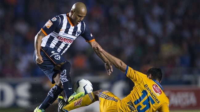 Humberto Suazo volvió a las canchas en empate de Monterrey