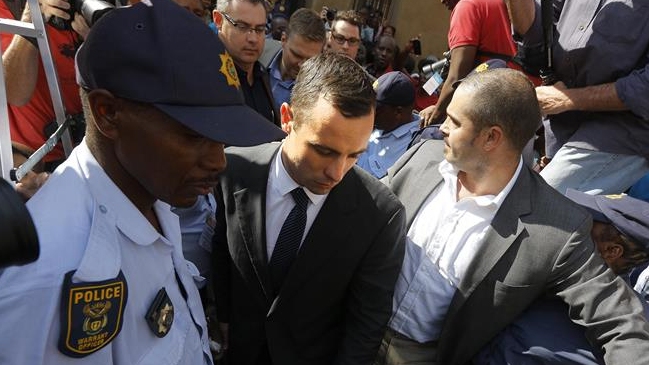 Oscar Pistorius: Reeva murió en mis brazos tras los disparos Oscar Pistorius: Reeva murió en mis brazos tras los disparos