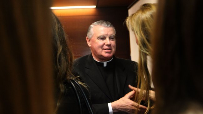 Fiscalía acusa incumplimiento de arresto domiciliario del sacerdote O'Reilly