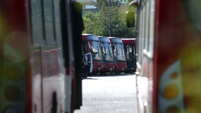 Conductor de Transantiago permanece grave y con el 90 por ciento del cuerpo quemado Conductor de Transantiago permanece grave y con el 90 por ciento del cuerpo quemado