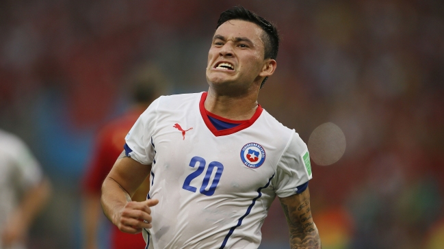 Charles Aránguiz sufrió un esguince leve en su rodilla derecha Charles Aránguiz sufrió un esguince leve en su rodilla derecha