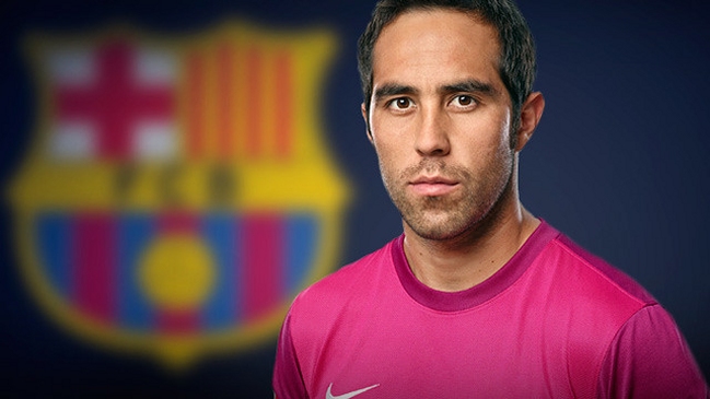 FC Barcelona oficializó el fichaje de Claudio Bravo por cuatro temporadas FC Barcelona oficializó el fichaje de Claudio Bravo por cuatro temporadas